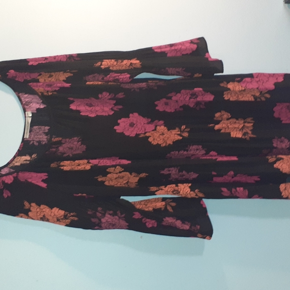 Avenue Black Red Orange Floral Bell sleeve Top Plus Size 4X - Picture 2 of 6